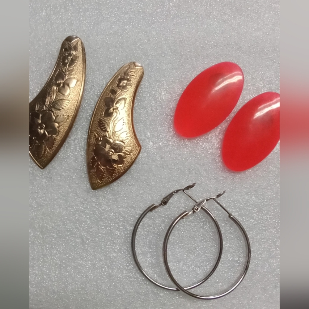 Elegant Gold and Red Floral Earrings Set